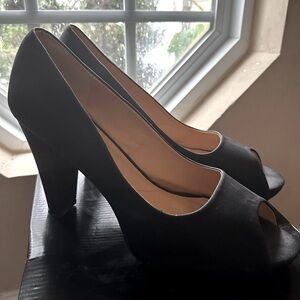 13w Peep Toe Pump